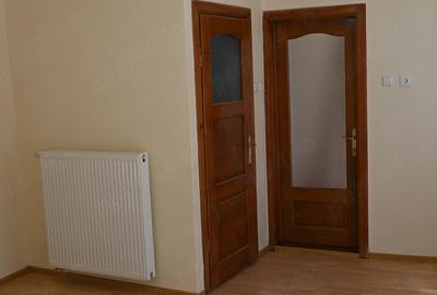 Casă cu 5 camere cu Teren 500 Mp în Central - 4