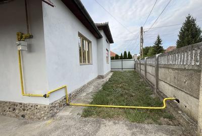 Casă cu 3 camere decomandat în Bogata