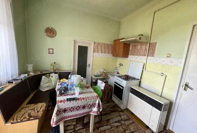 Casă cu 3 camere cu Teren 200 Mp în Central