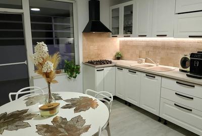 Casă cu 4 camere cu Teren 327 Mp în Central - 1