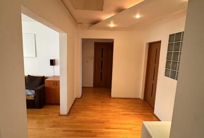 Apartament cu 4 camere decomandat în Tudor