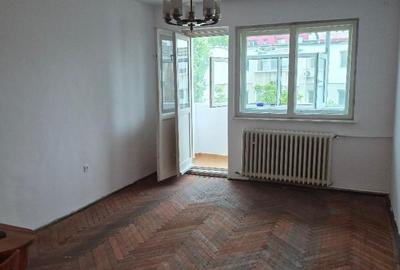 Apartament cu 3 camere semidecomandat în Tomis Nord
