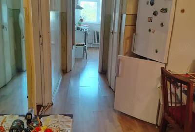 Apartament cu 3 camere semidecomandat în Gării