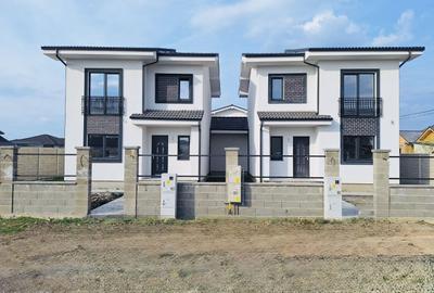Duplex cu 4 camere cu Canalizare în Moșnița Veche - 2