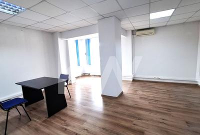 Birou, de 35 mp, în Centrul Civic