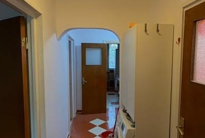 Apartament cu 3 camere decomandat în Berceni