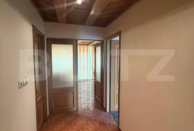 Casă cu 6 camere cu Teren 250 Mp în Bereasca
