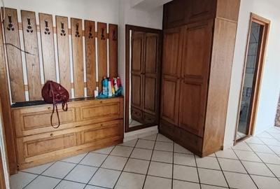 Apartament cu 3 camere semidecomandat în Ultracentral