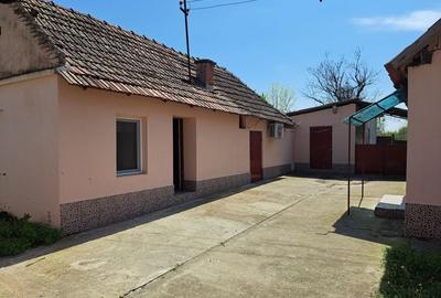 Casă cu 4 camere în Folea
