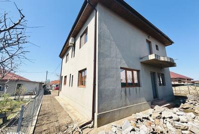 Casă cu 4 camere în 23 August - 2