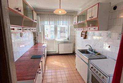 Apartament cu 4 camere decomandat în Central - 1