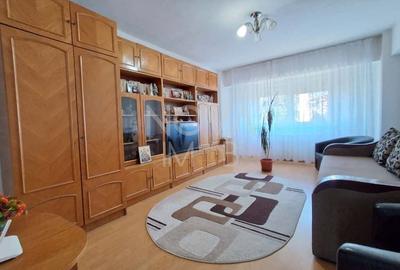 Apartament cu 3 camere decomandat, mobilat în Orașul de Jos
