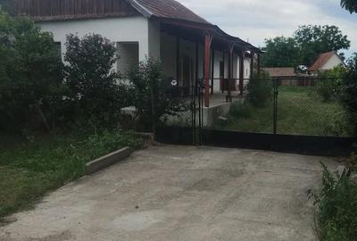 Casă cu Teren 3008 Mp în Giungi