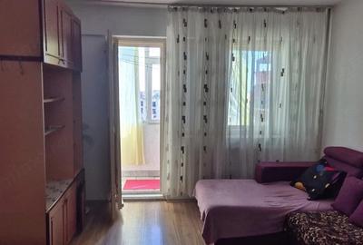 Apartament cu 2 camere decomandat, mobilat în Casa de Cultură