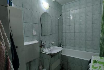 Apartament cu 2 camere decomandat în Liliacului