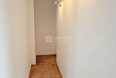 Casă cu 7 camere cu Canalizare în Central - 1