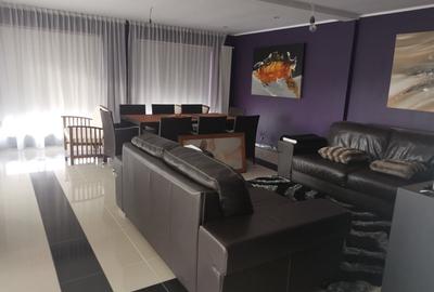 Casă cu 4 camere cu Teren 1385 Mp în Central - 2