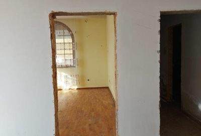 Casă cu 5 camere cu Teren 1380 Mp în Costești