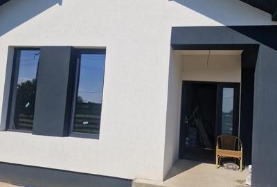Casă individuală cu 3 camere cu Teren 250 Mp în Crevedia