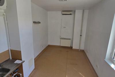 Spațiu comercial, de 90 mp, în Central - 3