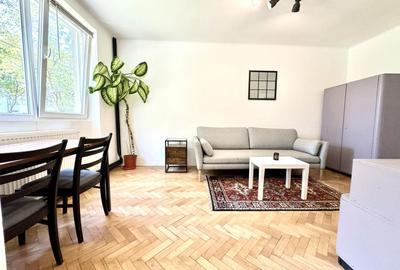 Apartament cu 2 camere semidecomandat, mobilat în Central