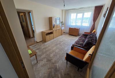 Apartament cu 3 camere semidecomandat în Central - 2