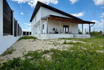 Casă cu 4 camere cu Teren 486 Mp în Berceni