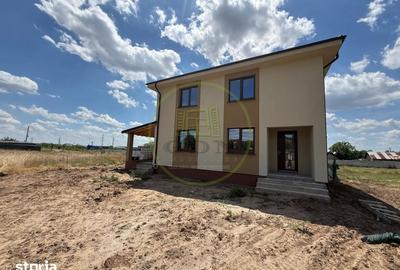 Casă cu 4 camere cu Teren 400 Mp în Bordei