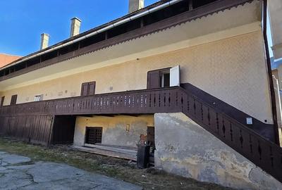 Casă cu 3 camere cu Teren 200 Mp în Central