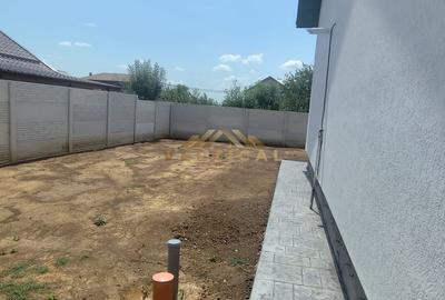 Casă cu 4 camere cu Teren 400 Mp în Berceni