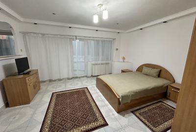 Apartament cu 2 camere decomandat în Nicolina