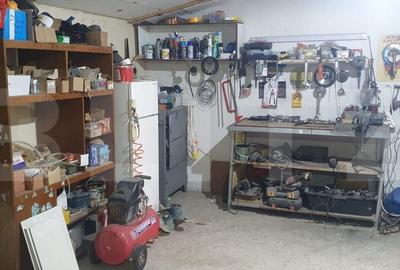 Casă cu 2 camere cu Teren 3300 Mp în Central