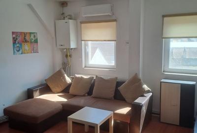 Apartament cu 3 camere decomandat în Lazaret