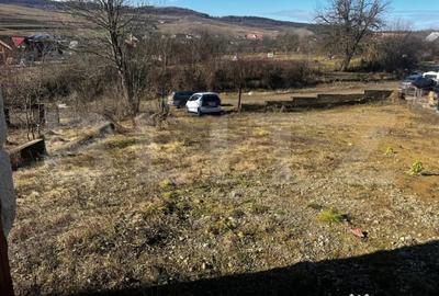 Casă cu 7 camere cu Teren 1000 Mp în Central
