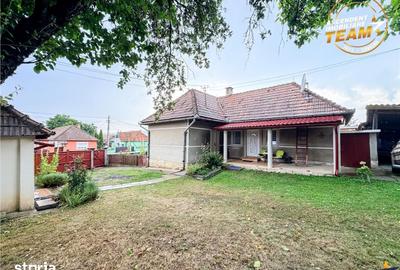 Casă cu 4 camere cu Teren 1315 Mp în Cernat