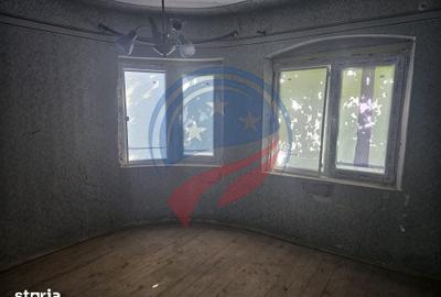 Casă cu 4 camere cu Teren 1963 Mp în Central