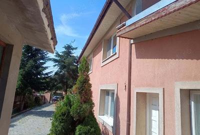 Casă cu 5 camere cu Teren 1000 Mp în Postăvari - 2