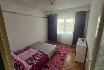 Apartament cu 3 camere decomandat în Nufărul