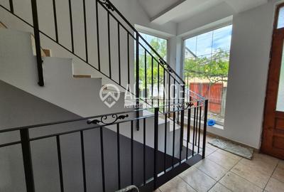 Casă individuală cu 6 camere cu Canalizare în Central - 1