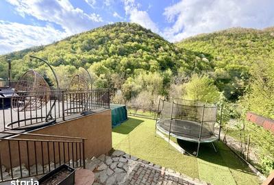 Casă cu 6 camere cu Teren 3000 Mp în Sălciua - 1