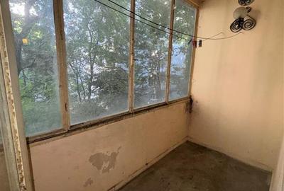 Apartament cu 3 camere decomandat în Berceni