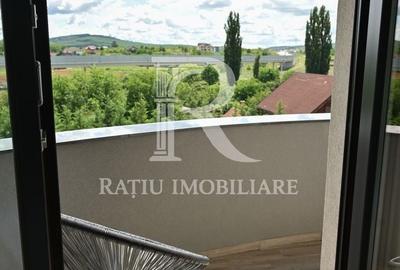 Casă cu 9 camere cu Teren 1720 Mp în Sânmartin - 1