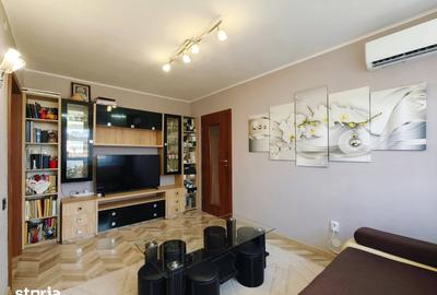 Apartament cu 3 camere semidecomandat în Florilor