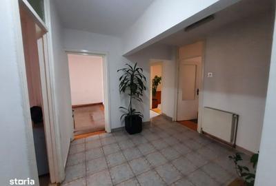 Apartament cu 4 camere în Central