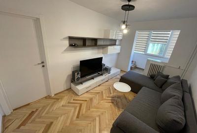 Apartament cu 2 camere semidecomandat în Girocului