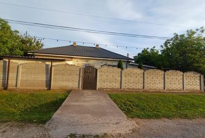 Casă cu 4 camere decomandat în Cobadin - 8