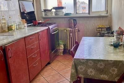 Apartament cu 3 camere semidecomandat în Mihai Bravu