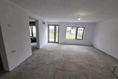 Casă cu 3 camere cu Teren 660 Mp în Tătărani