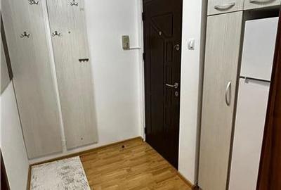 Apartament cu 2 camere semidecomandat, mobilat în Podu Roș