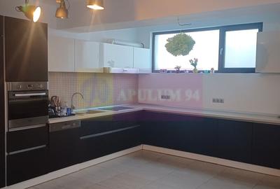 Casă cu 6 camere cu Teren 508 Mp în Central